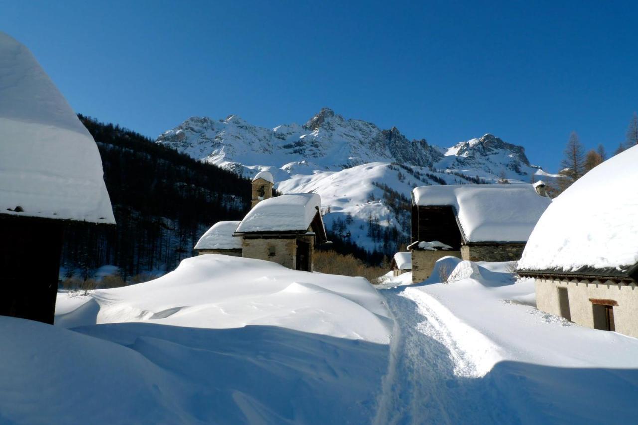 Le Leyrier Hameau Des Chazals Nevache Hautes Alpes エクステリア 写真